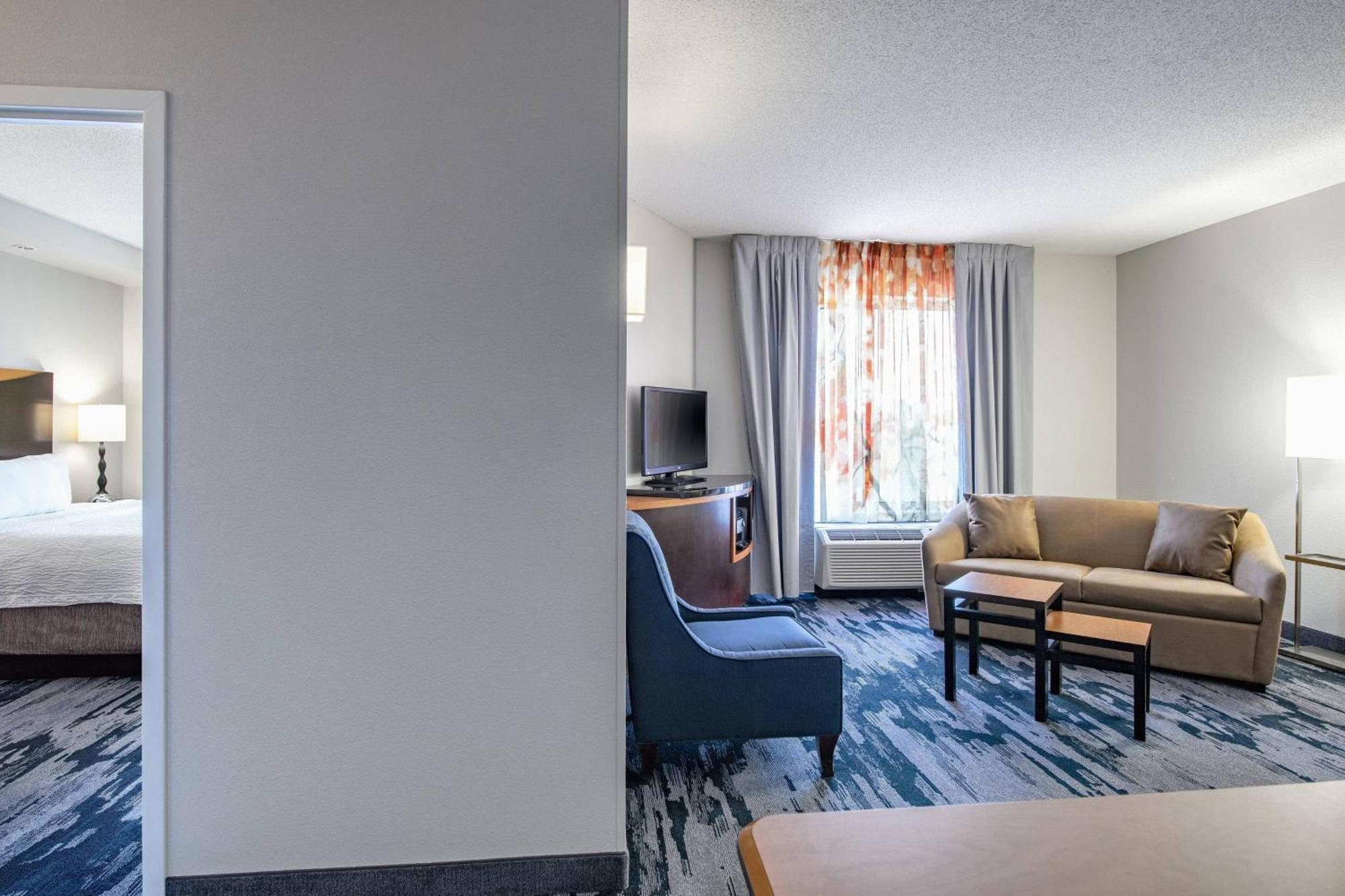 Fairfield Inn & Suites By Marriott Winnipeg Exterior photo