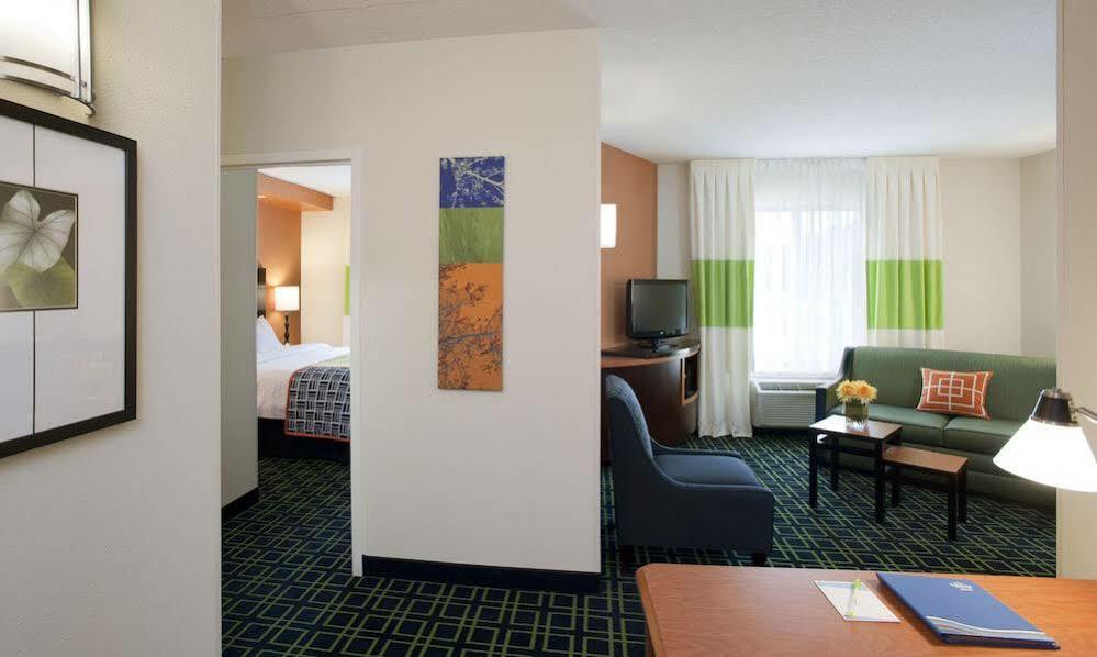 Fairfield Inn & Suites By Marriott Winnipeg Exterior photo